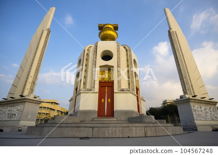 Moment of Democracy monument at Dusk (Bangkok, Thailand) Moment of Democracy monument at Dusk (Bangkok, Thailand) 104567248