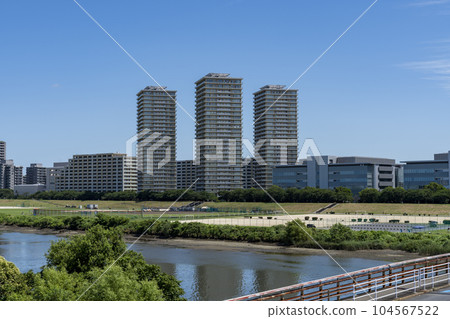 Scenery of skyscrapers along the Tama River Scenery of skyscrapers along the Tama River 104567522