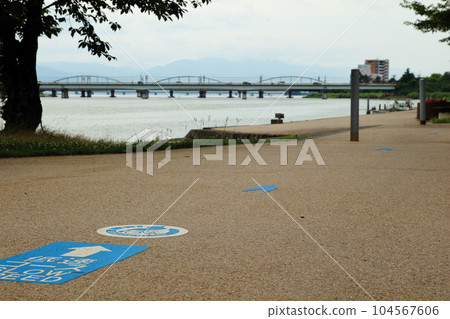 Biwaichi course display near Karahashi in Seta, Shiga Prefecture 104567606