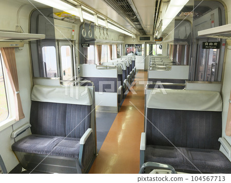 停在美濃太田站的 Kiha 75 列車內 停在美濃太田站的 Kiha 75 列車內 104567713