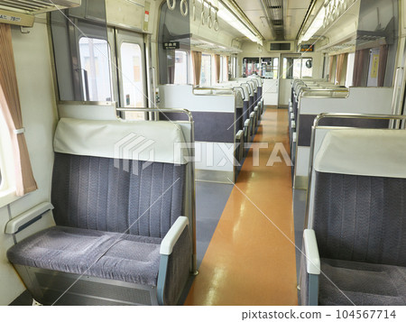 停在美濃太田站的 Kiha 75 列車內 104567714