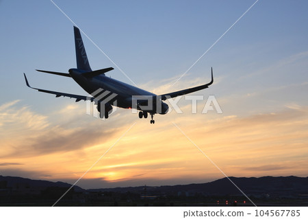 大阪伊丹機場起飛降落 104567785