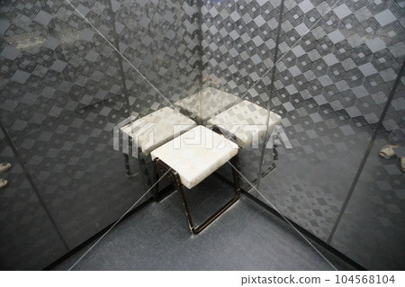 elevator 104568104