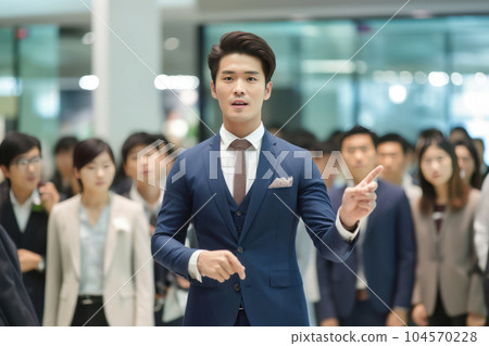 Businessman giving a presentation at a company briefing 104570228