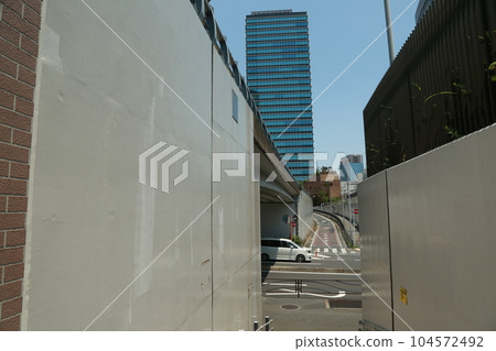我沿著川崎站西口的後街走 我沿著川崎站西口的後街走 104572492