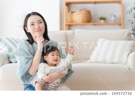 Baby and mom (parent and child, mother and child, parenting, family, family) 104572738