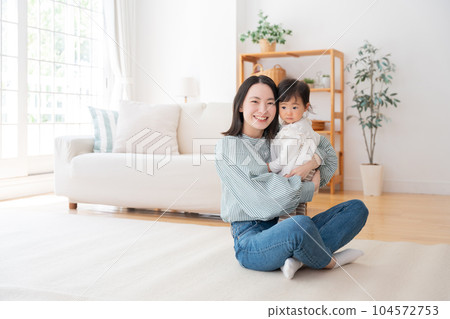 Baby and mom (parent and child, mother and child, parenting, family, family) Baby and mom (parent and child, mother and child, parenting, family, family) 104572753