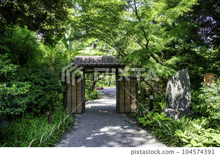 Tokyo Metropolitan Garden: Mukojima Hyakkaen Gardens, Garden Gate, Nationally Designated Place of Scenic Beauty 104574391