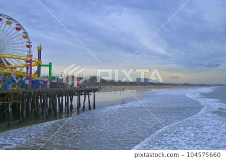 USA California Santa Monica Pier 104575660