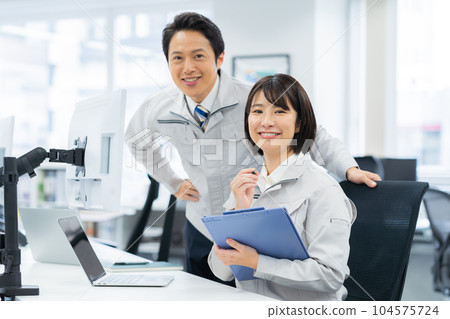 Work clothes businessman to consult Work clothes businessman to consult 104575724