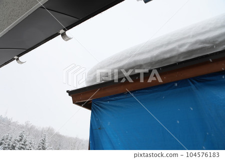 snow on roof snow on roof 104576183
