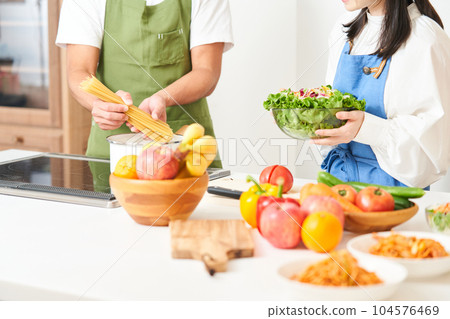 做飯的男人和女人 104576469