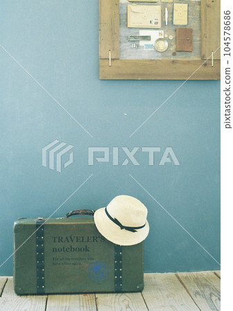 Preparing for the trip Trunk case and straw hat Preparing for the trip Trunk case and straw hat 104578686