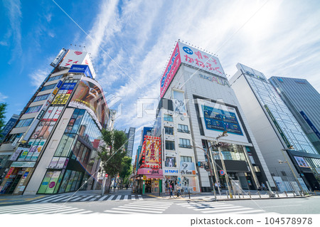 新宿站東口前的“東京”風景 104578978