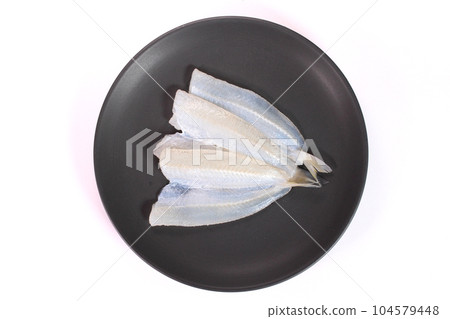 The opening of the kiss on the plate 104579448