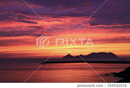 The evening sea The evening sea 104582016