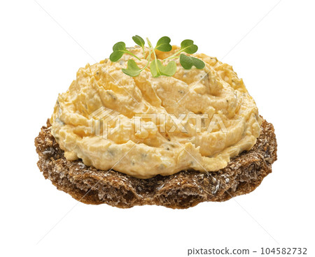 Egg spread with onion and chives on rye crispbread isolated on white background Egg spread with onion and chives on rye crispbread isolated on white background 104582732
