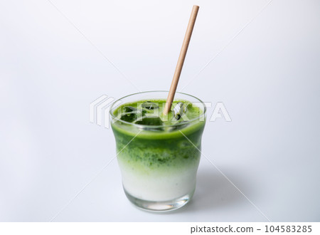 Ice Matcha latte 104583285