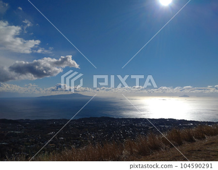 The Pacific Ocean seen from Mt. Omuro in winter 104590291