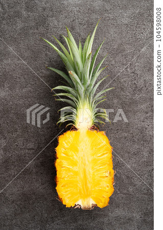 鳳梨 熱帶 葉子 蓬萊蕉 背景 龜背葉 pineapple background パイナップル 104598008