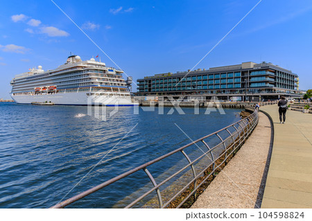 Kanagawa Prefecture, Yokohama City, Viking Orion arriving at Shinko Wharf Passenger Terminal for the first time Kanagawa Prefecture, Yokohama City, Viking Orion arriving at Shinko Wharf Passenger Terminal for the first time 104598824