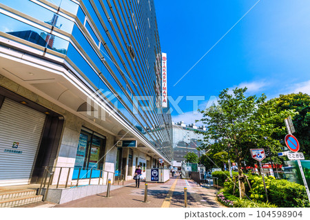 日本橫濱城市景觀七月。橫濱高島屋、橫濱市營地下鐵藍線橫濱站出入口、相鐵/橫濱站=4號 日本橫濱城市景觀七月。橫濱高島屋、橫濱市營地下鐵藍線橫濱站出入口、相鐵/橫濱站=4號 104598904