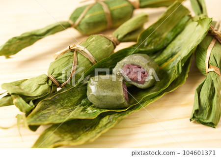 Bamboo dumpling image 104601371