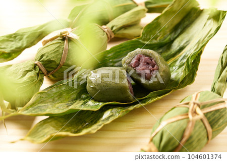 Bamboo dumpling image 104601374