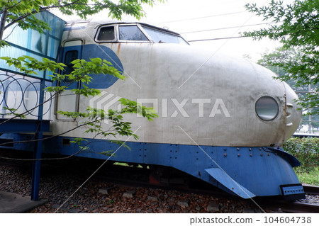 Shinkansen Series 0 that was used as the Tsutsujigaoka Branch of the Akishima Civic Library 104604738