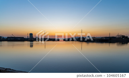 A scenic spot for beautiful sunsets "Miike Port Light Route" (Miike Port, Omuta City, Fukuoka Prefecture) A scenic spot for beautiful sunsets "Miike Port Light Route" (Miike Port, Omuta City, Fukuoka Prefecture) 104605167