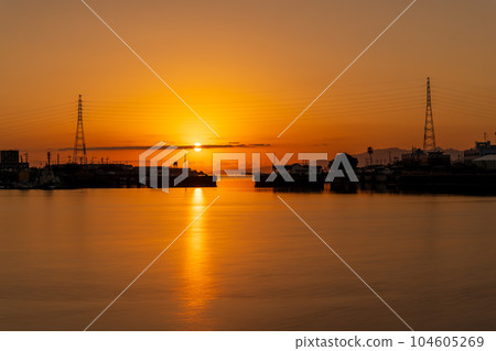 ``Miike Port Light Route'' (Ariake-cho, Omuta City, Fukuoka Prefecture), a scenic spot for beautiful sunsets 104605269