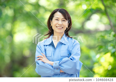 Woman in work clothes Fresh green 104608428