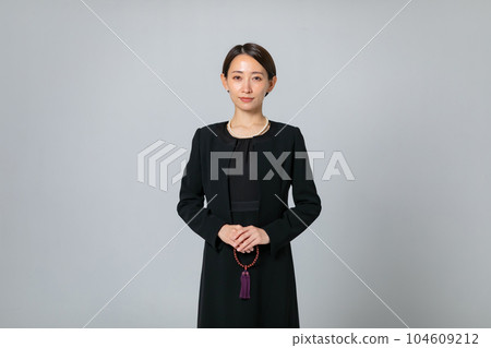 喪服的女人 104609212