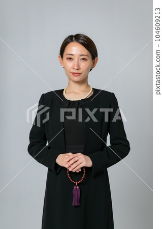 喪服的女人 104609213