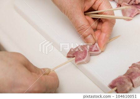 【主婦串燒雞肉串豬舌】 104610051