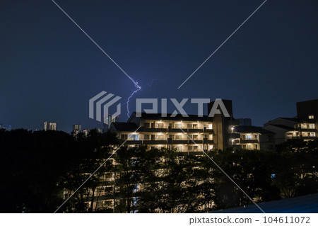 夜晚,閃電,雷聲,閃電,天空,雲彩,風景,光,發光體,公寓公共公司 夜晚,閃電,雷聲,閃電,天空,雲彩,風景,光,發光體,公寓公共公司 104611072