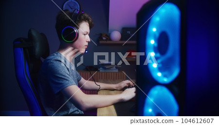 Gamer turns, looks and talks into the camera 104612607