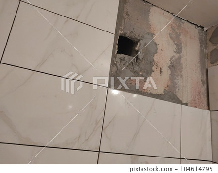 Laying tiles in the interior Laying tiles in the interior 104614795