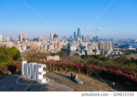 台灣高雄，從壽山情侶觀景台看到的城市景觀 104615158