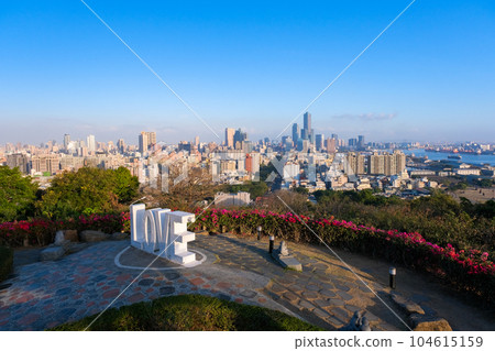 台灣高雄,從壽山情侶觀景台看到的城市景觀 台灣高雄,從壽山情侶觀景台看到的城市景觀 104615159