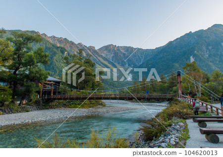 上高地的黎明 104620013