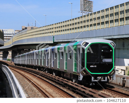 400 series train on the Osaka Metro Chuo Line 104627110