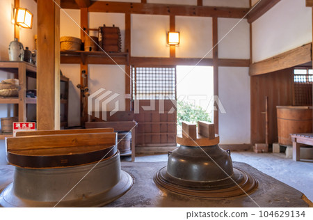 岐阜縣海津市木曾三泉公園中心環形農舍內的廚房爐灶 岐阜縣海津市木曾三泉公園中心環形農舍內的廚房爐灶 104629134