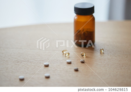 medicine/supplements/tablets medicine/supplements/tablets 104629815