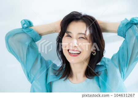 middle lady in aqua blue shirt 104631267