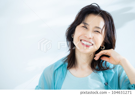 middle lady in aqua blue shirt 104631271