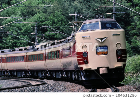 東北本線奧中山站附近運行的特急初刈 東北本線奧中山站附近運行的特急初刈 104631286
