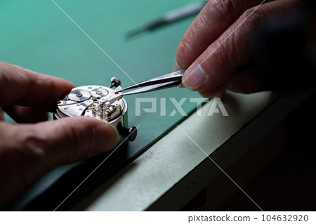 watch repair hand 104632920