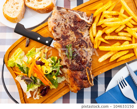 Medium roast entrecote garnished with salad of fresh vegetables Medium roast entrecote garnished with salad of fresh vegetables 104633150