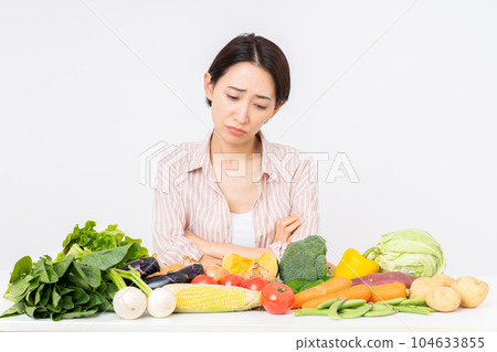 Middle-aged woman worried about vegetables Middle-aged woman worried about vegetables 104633855